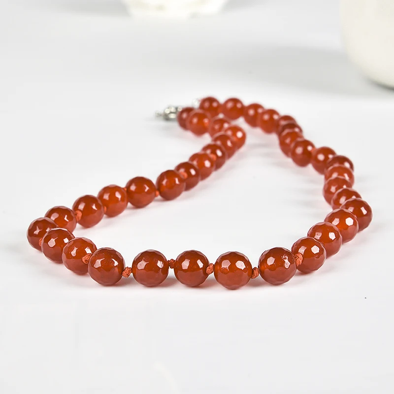 Flaming red beads Semiprecious Noble and elegant 10 mm Red jasper Suitable for romantic occasions.
Flaming red beads Semiprecious Noble and elegant 10 mm Red jasper Suitable for romantic occasions.