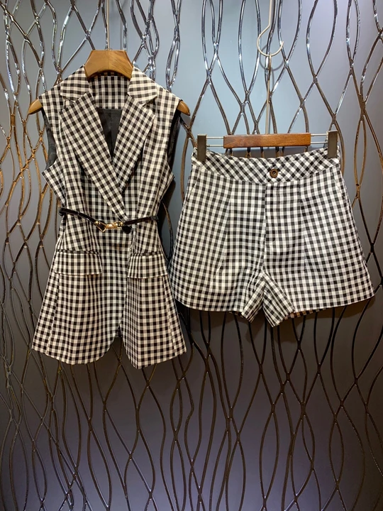 2019 Early Autumn New Women's Suit, Tie, Belt, Sleeveless Checker Blouse + Short Pants Set 715
2019 Early Autumn New Women's Suit, Tie, Belt, Sleeveless Checker Blouse + Short Pants Set 715