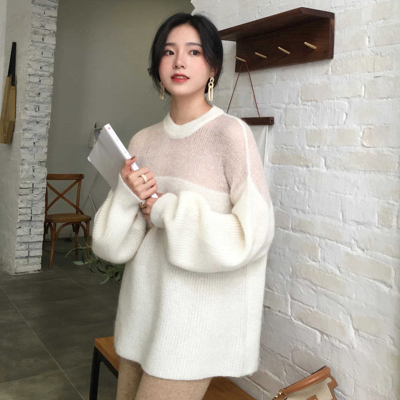 In the fall and winter of 2019 new stitching round neck sweaters mohair loose lantern sleeve knit a female temperament
In the fall and winter of 2019 new stitching round neck sweaters mohair loose lantern sleeve knit a female temperament