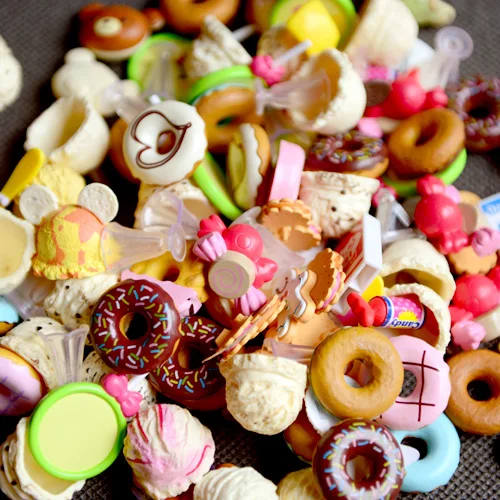 Original Japan Kawaii Sweet Ice Cream Donuts Candy Lollipop Cake Decoration Mobile Phone Shell Accessories PVC Figure Toy 
Original Japan Kawaii Sweet Ice Cream Donuts Candy Lollipop Cake Decoration Mobile Phone Shell Accessories PVC Figure Toy
