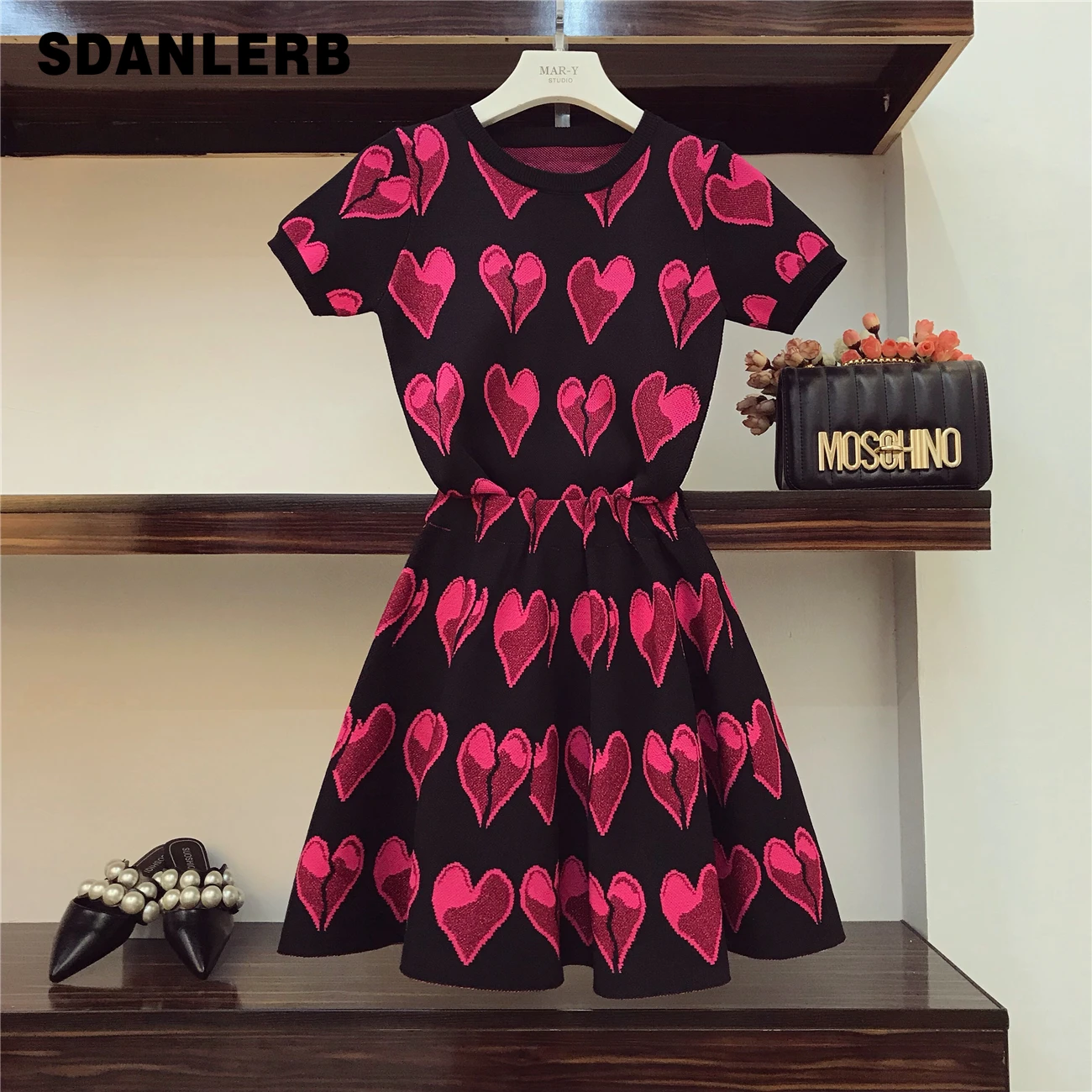 2018 Summer Autumn Women's Small Fragrant Wind Love Pattern Knitted Jacket + High Waist Skirt Suits Girl Lady Two-piece Sets
2018 Summer Autumn Women's Small Fragrant Wind Love Pattern Knitted Jacket + High Waist Skirt Suits Girl Lady Two-piece Sets