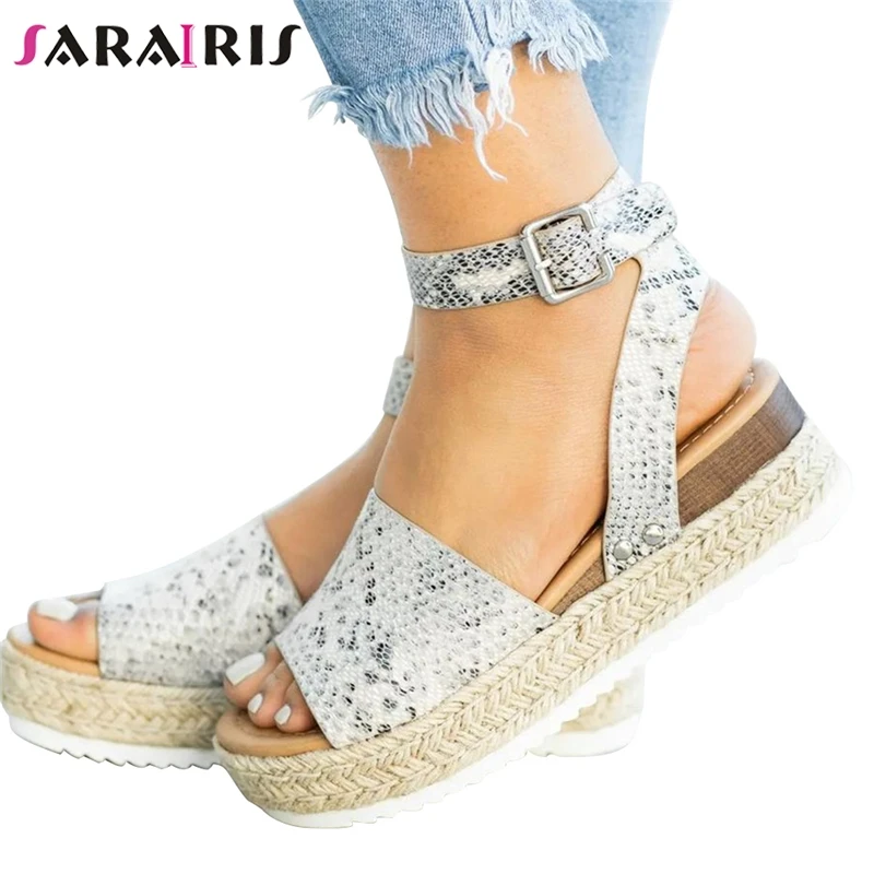 SARAIRIS 2019 New Drop Shipping Western Summer Women Platform Sandals Large Size 34-43 Comfor Women Wedges Shoes Woman
SARAIRIS 2019 New Drop Shipping Western Summer Women Platform Sandals Large Size 34-43 Comfor Women Wedges Shoes Woman