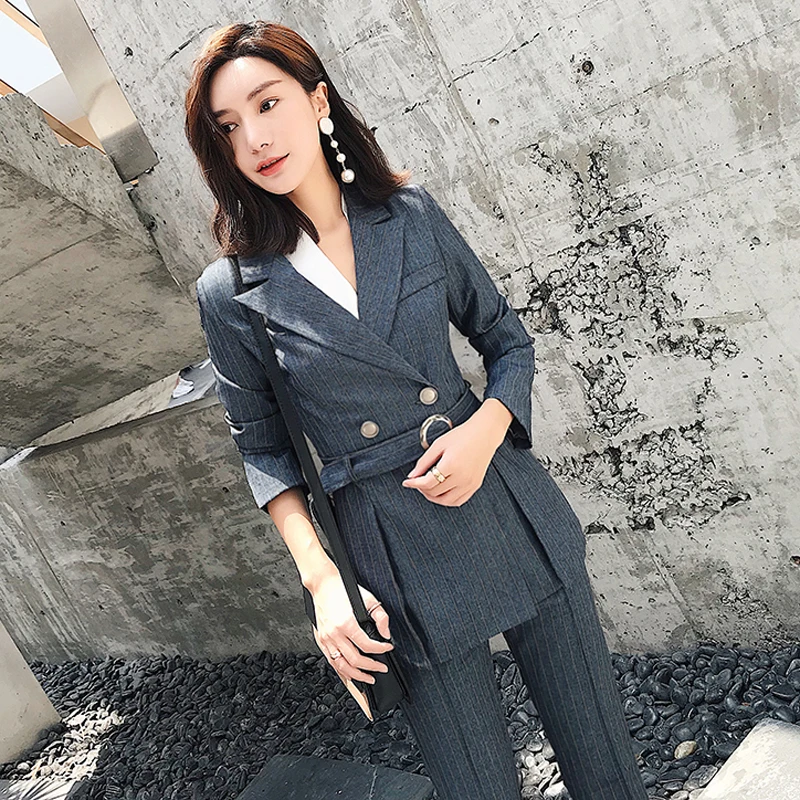 2018 OL Style 2 Pieces Set Striped Women Pant Suit Sashes Side Split Blazer & Elastic Waist Pencil Pant Casual Female Suits
2018 OL Style 2 Pieces Set Striped Women Pant Suit Sashes Side Split Blazer & Elastic Waist Pencil Pant Casual Female Suits