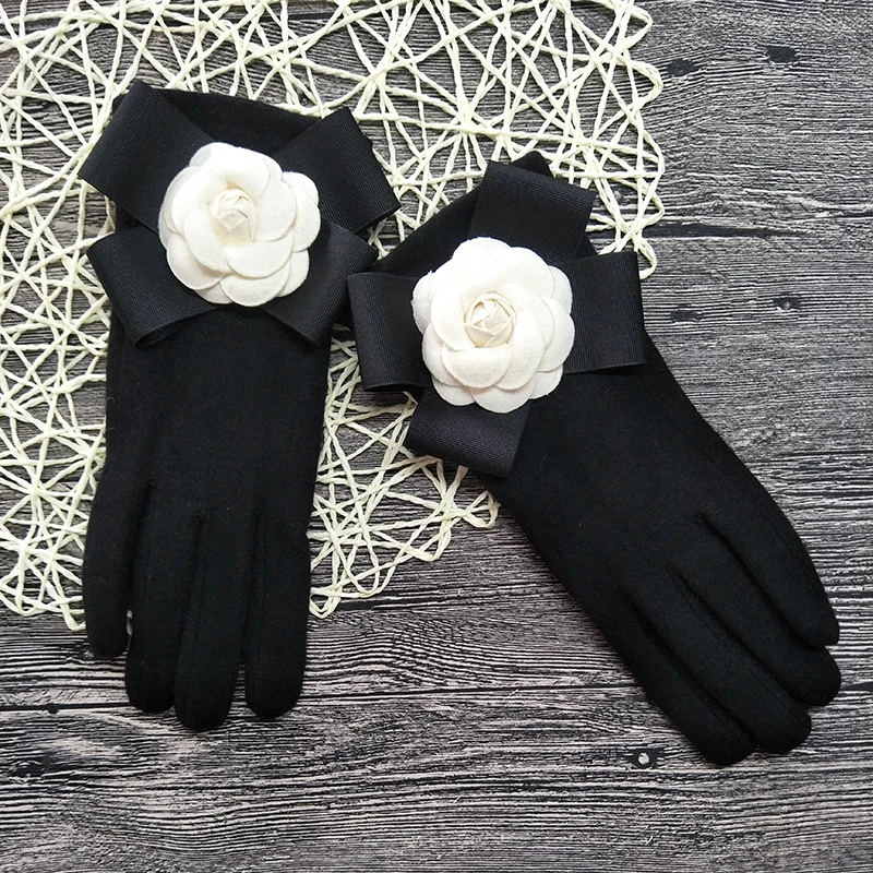 Winter Women Fashion Gloves Cashmere Touch Screen Ladies Gloves Bow Camellia Black Wrist Thick Warm Wool Mittens Soft AGL101
Winter Women Fashion Gloves Cashmere Touch Screen Ladies Gloves Bow Camellia Black Wrist Thick Warm Wool Mittens Soft AGL101
