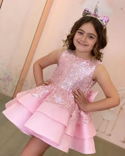 New tiered pink sequins flower girl dresses bling bling toddler girl birthday party short dresses with keyhole back and big bow 
New tiered pink sequins flower girl dresses bling bling toddler girl birthday party short dresses with keyhole back and big bow