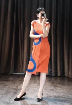 FREE SHIPPING Miyake fashion fold print sleeveless o-neck straight dress IN STOCK
FREE SHIPPING Miyake fashion fold print sleeveless o-neck straight dress IN STOCK
