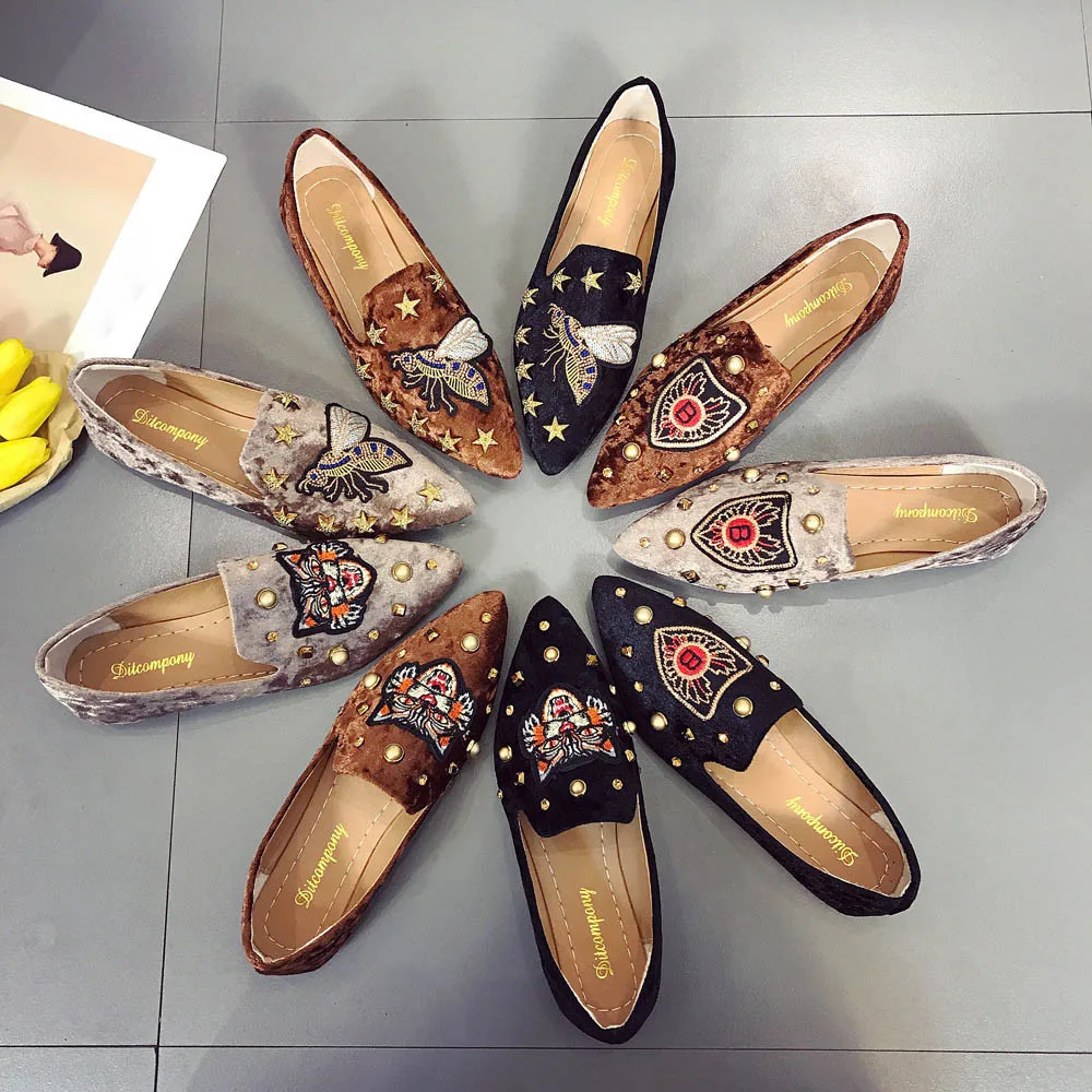 YOUYEDIAN Summer Women's shoes Flats Ladies Letter B Embroidery Suede Shoes Slip-On Casual Embroider Shoes zapatos de mujer
YOUYEDIAN Summer Women's shoes Flats Ladies Letter B Embroidery Suede Shoes Slip-On Casual Embroider Shoes zapatos de mujer