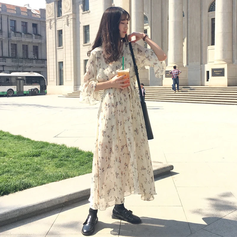 Autumn Women Dress Floral V-neck Ruffles Flare Sleeve Fresh High Fashion Slim Waist Long Dress Sweet Chic Student Vestido Robe
Autumn Women Dress Floral V-neck Ruffles Flare Sleeve Fresh High Fashion Slim Waist Long Dress Sweet Chic Student Vestido Robe