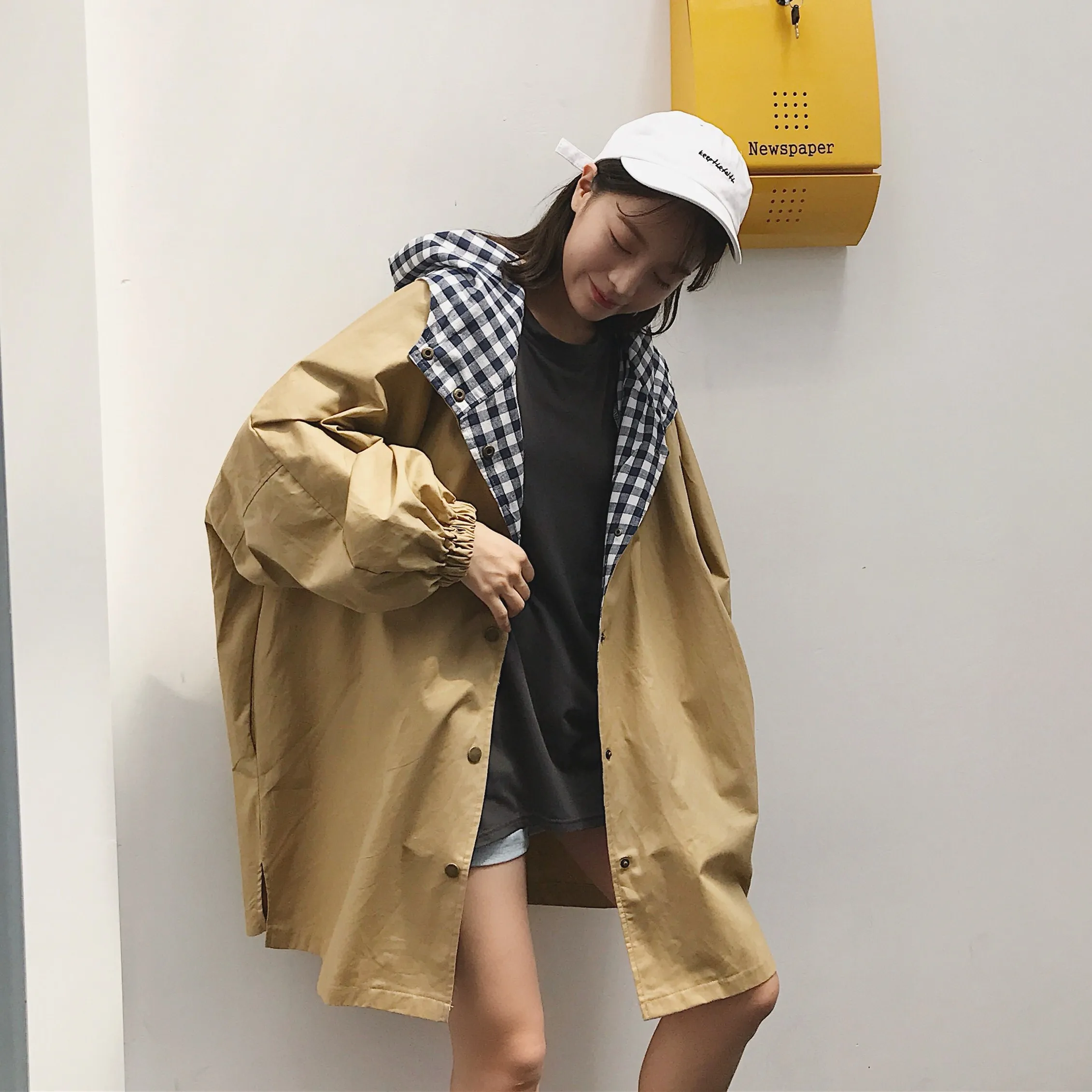 Korean 2019 Spring Casual Women Coat Loose Hat Coat Full Hooded Button Pockets Single Breasted Big Size
Korean 2019 Spring Casual Women Coat Loose Hat Coat Full Hooded Button Pockets Single Breasted Big Size