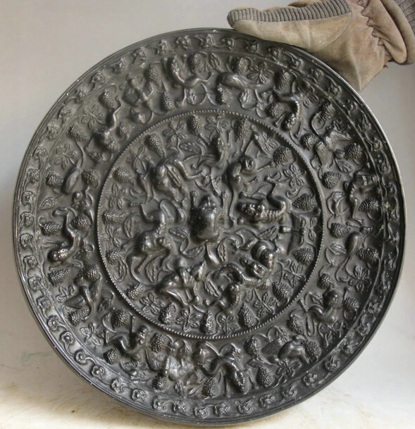 JP S0524 14" Chinese dynasty palace Bronze exorcise circular Beast people flower mirror
JP S0524 14" Chinese dynasty palace Bronze exorcise circular Beast people flower mirror