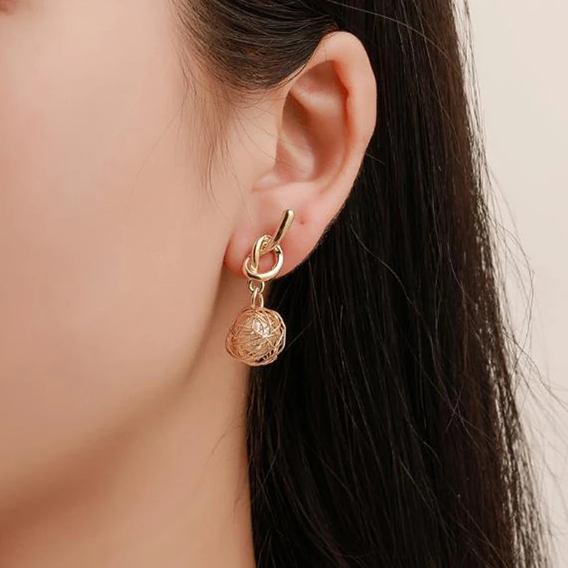 1 Pair Ball Hollow Stud Earring Stylish Golden Knotted Pearl Alloy Earrings Ear Studs For Girls Ladies Women
1 Pair Ball Hollow Stud Earring Stylish Golden Knotted Pearl Alloy Earrings Ear Studs For Girls Ladies Women