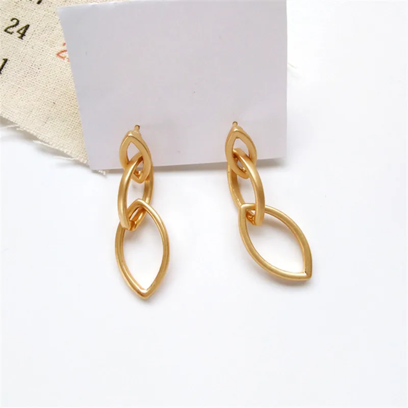 South Korean tide unique metal earrings, simple geometric shapes new beautiful ladies earrings earrings female students
South Korean tide unique metal earrings, simple geometric shapes new beautiful ladies earrings earrings female students