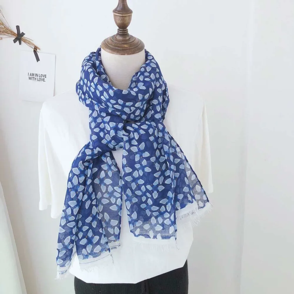 Moda mujer 2019,viscose scarf women dots,Muslim hijab,shawls and scarves,summer korean head scarf,shawls wrap,british style,cape
Moda mujer 2019,viscose scarf women dots,Muslim hijab,shawls and scarves,summer korean head scarf,shawls wrap,british style,cape