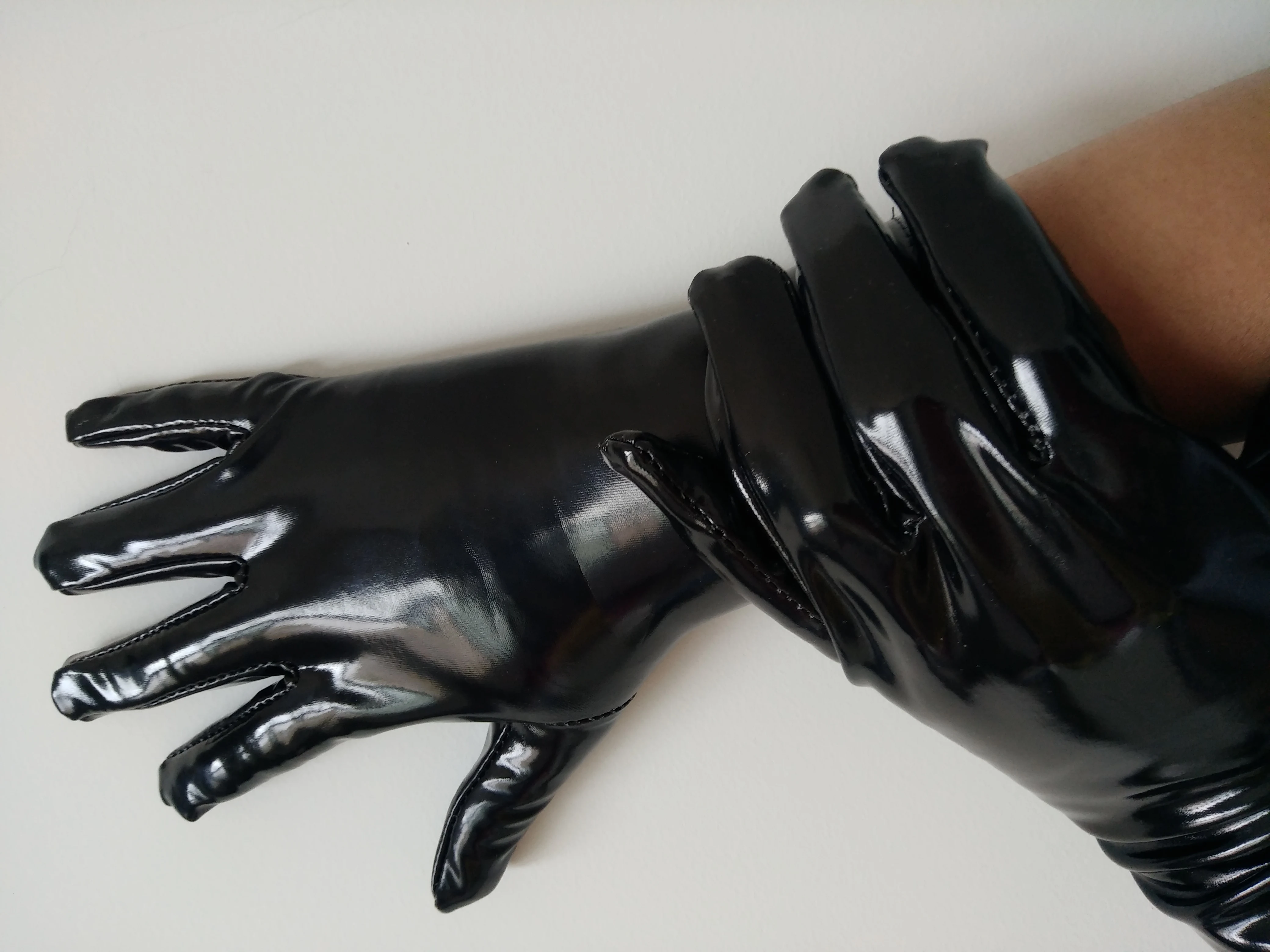 unisex women's sexy black PVC Faux Leather Metallic Shiny short Gloves Cosplay Gloves Halloween Cosplay Accessories length 25cm
unisex women's sexy black PVC Faux Leather Metallic Shiny short Gloves Cosplay Gloves Halloween Cosplay Accessories length 25cm