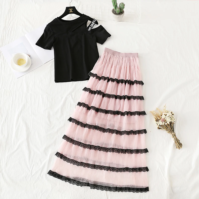 2019 New Summer Runway Women Two Piece Set Elegant Short Sleeve Chic T Shirts Tops And Long Patchwork Lace Mesh Skirt Female Set
2019 New Summer Runway Women Two Piece Set Elegant Short Sleeve Chic T Shirts Tops And Long Patchwork Lace Mesh Skirt Female Set