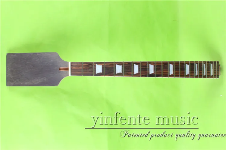 0057# 24.75 Electric guitar neck Bolt on rosewood fingerboard fine quality 22 fret
0057# 24.75 Electric guitar neck Bolt on rosewood fingerboard fine quality 22 fret