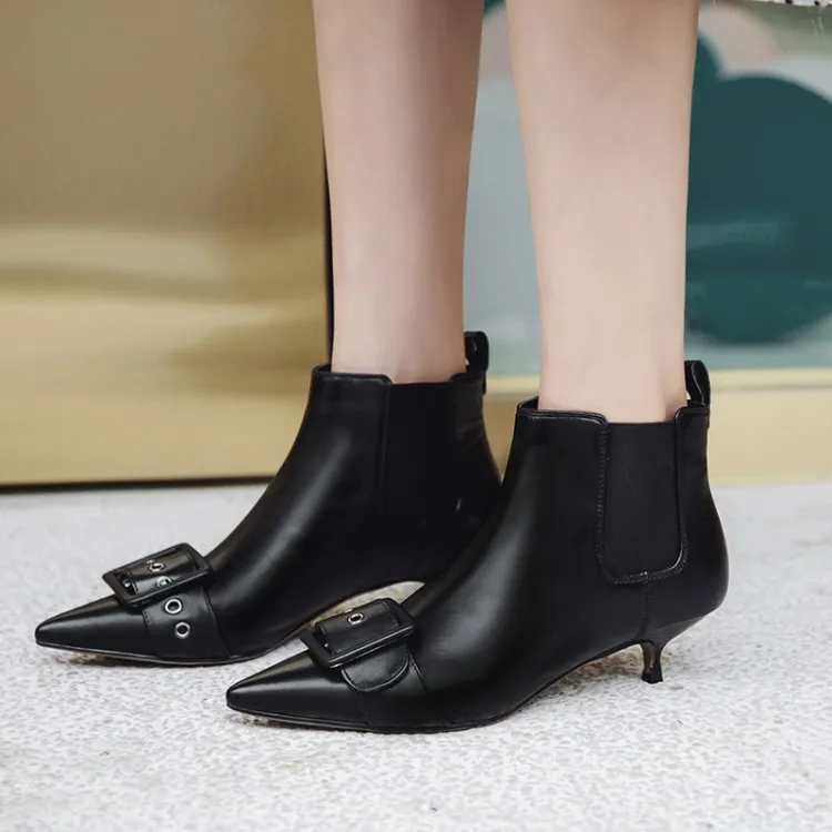 Big Size 9 10 11 12 Martin boots with pointed square buttons and fine heels in solid colour
Big Size 9 10 11 12 Martin boots with pointed square buttons and fine heels in solid colour