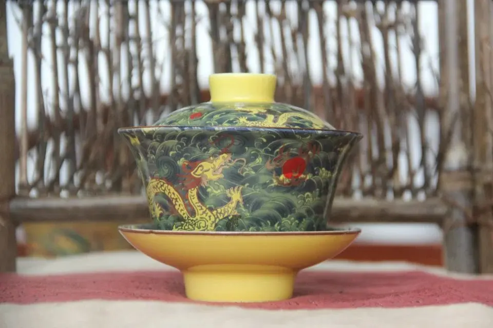 Gaiwan Chinese porcelain Tea set gai wan for milk oolong tea Kung Fu tea set with ceramic bowl yellow sea Dragon
Gaiwan Chinese porcelain Tea set gai wan for milk oolong tea Kung Fu tea set with ceramic bowl yellow sea Dragon