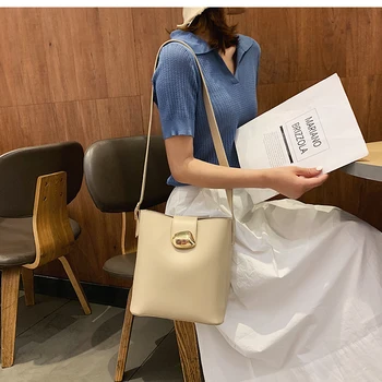 Foreign air female bag 2019 new wave Korean version of the wild texture Messenger bag simple fashion bucket bag
Foreign air female bag 2019 new wave Korean version of the wild texture Messenger bag simple fashion bucket bag