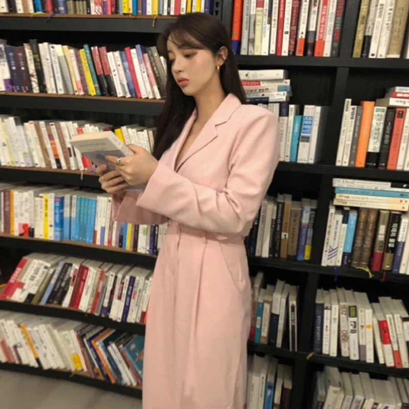 Korean pink suit version of the versatile pink lapel short suit jacket + casual high waist wide leg trousers women's two-piece
Korean pink suit version of the versatile pink lapel short suit jacket + casual high waist wide leg trousers women's two-piece