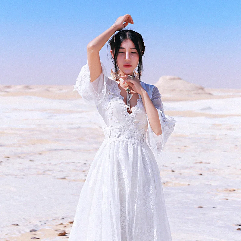 2017 spring summer sexy white lace one-piece dress V-neck embroidery medium-long dress
2017 spring summer sexy white lace one-piece dress V-neck embroidery medium-long dress