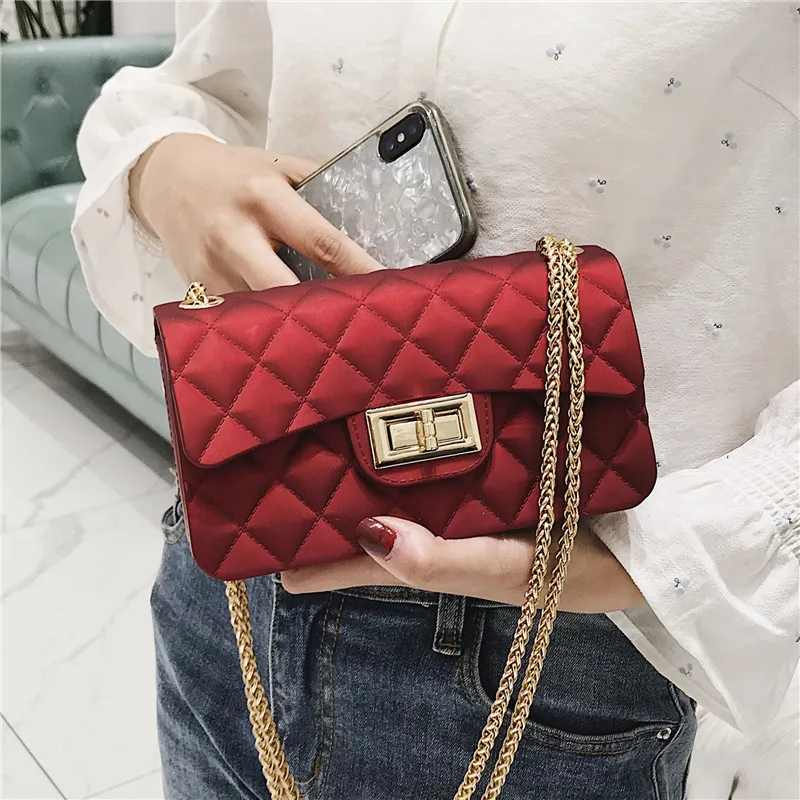 Not bad, full waterproof, silicone, small fragrance, Korean version of rhombic chain, matte jelly package, shoulder messenger
Not bad, full waterproof, silicone, small fragrance, Korean version of rhombic chain, matte jelly package, shoulder messenger