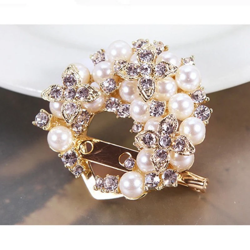 

Hot fashion camellia flowers on the 5th Brooch pin Elegant light luxury models exquisite paint small fragrant wind women