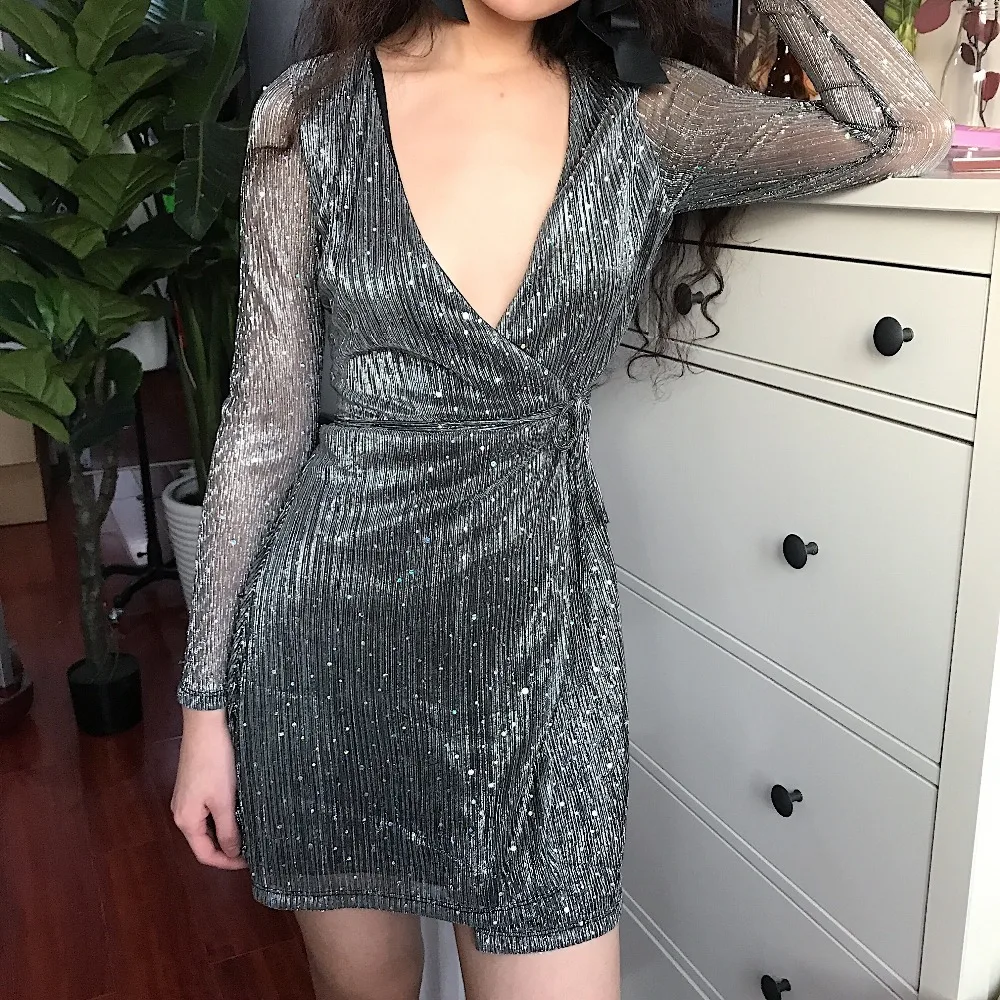 Sexy Women Bling Bling Sequins Long Sleeve Dress Black V-Neck Full Sleeve Casual Dress Evening Party Dress Elegant Vestidos
Sexy Women Bling Bling Sequins Long Sleeve Dress Black V-Neck Full Sleeve Casual Dress Evening Party Dress Elegant Vestidos