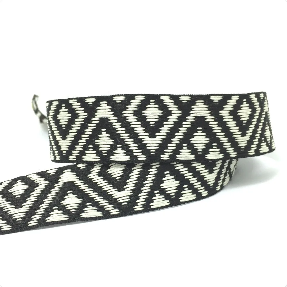 NEW 1" 25MM 10YARD/SETS DOUBLE FACE Black and ivory GEOMETRIC JACQUARD RIBBON MZZD16052502
NEW 1" 25MM 10YARD/SETS DOUBLE FACE Black and ivory GEOMETRIC JACQUARD RIBBON MZZD16052502