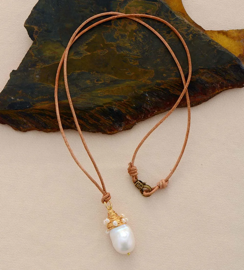 Leather Chokers Necklaces Irregular Pearls Short Necklace New Fashion Statement Pendant Necklaces Mom Gifts Jewelry
Leather Chokers Necklaces Irregular Pearls Short Necklace New Fashion Statement Pendant Necklaces Mom Gifts Jewelry