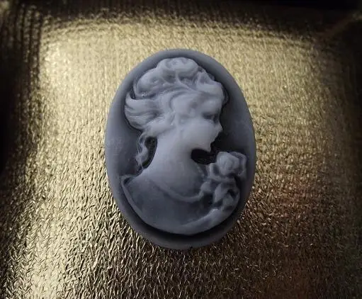 Free ship!!! 100pcs/lot Vintage resin Cameos Lady Portrait Cabochons Cameos white on black grey 18*25mm
Free ship!!! 100pcs/lot Vintage resin Cameos Lady Portrait Cabochons Cameos white on black grey 18*25mm