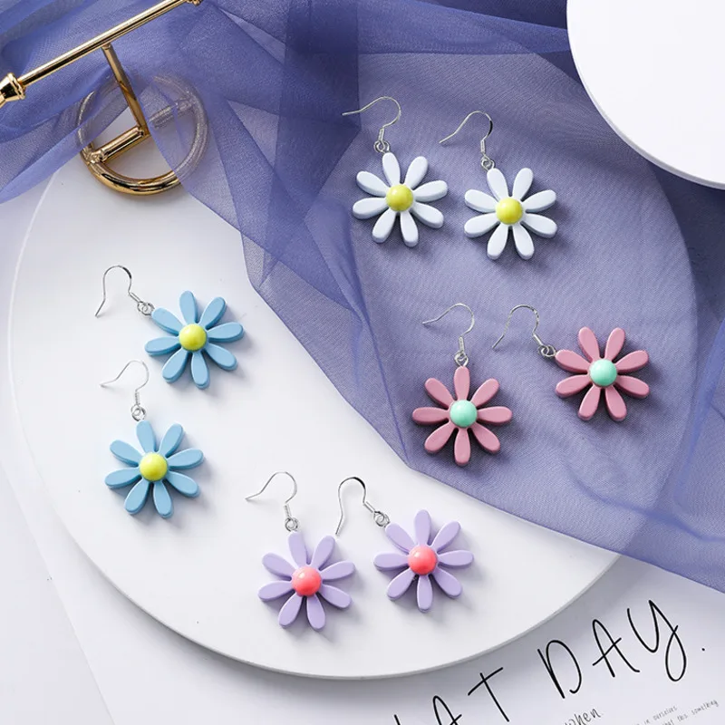 2019 Summer Lovely Cute Blue / White Acrylic Daisy Flower Small Drop Earrings for Women Girls Wedding Charm Jewelry Gift
2019 Summer Lovely Cute Blue / White Acrylic Daisy Flower Small Drop Earrings for Women Girls Wedding Charm Jewelry Gift