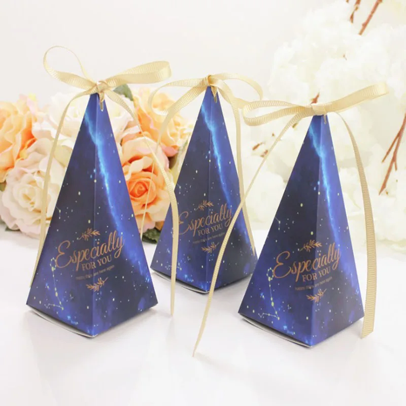 10pcs/lot High end Triangular Pyramid Chocolate Packaging Box Wedding Dragees Box with Ribbon Gift Boxes for Events
10pcs/lot High end Triangular Pyramid Chocolate Packaging Box Wedding Dragees Box with Ribbon Gift Boxes for Events