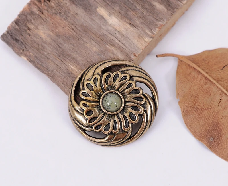 10PC 28MM NAVAJO FLOWER WHIRLWIND BEIGE TURQUOISE BRASS LEATHERCRAFT WALLET CONCHOS
10PC 28MM NAVAJO FLOWER WHIRLWIND BEIGE TURQUOISE BRASS LEATHERCRAFT WALLET CONCHOS