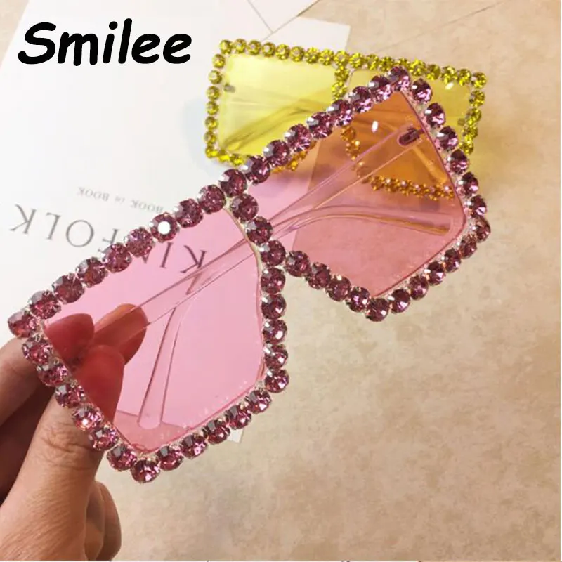 2018 Crystal Diamond Oversized Sunglasses For Women Luxury Fashion Candy Shades UV400 Brand Glasses Transparent Frame 0320
2018 Crystal Diamond Oversized Sunglasses For Women Luxury Fashion Candy Shades UV400 Brand Glasses Transparent Frame 0320