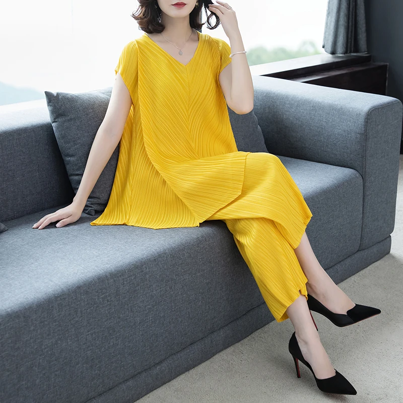 High Quality Pleats Women 2 Piece Set V-Neck Irregular T Shirt and Long Pants Women's Pure Color Office Casual Sets Suit
High Quality Pleats Women 2 Piece Set V-Neck Irregular T Shirt and Long Pants Women's Pure Color Office Casual Sets Suit
