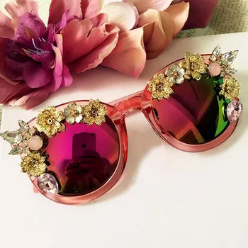 2017 New Fashion Baroque Crystal Flower Sunglasses Retro Metal flowers Sunglasses Summer Women Girls rhinestone Beach Glasses
2017 New Fashion Baroque Crystal Flower Sunglasses Retro Metal flowers Sunglasses Summer Women Girls rhinestone Beach Glasses