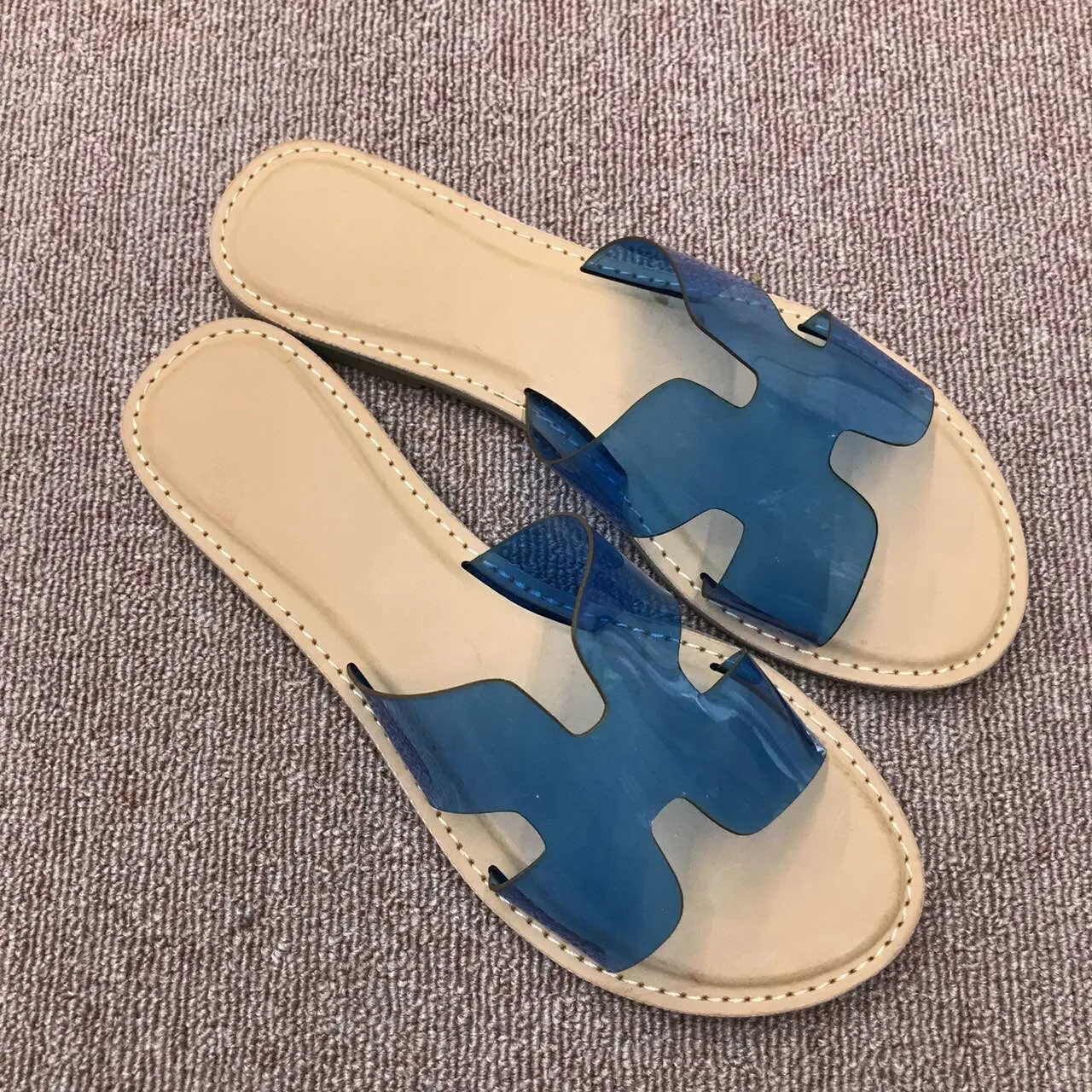 New Jelly Slippers Women 2019 Summer Beach Sandals Fashion Women Slides Outdoor Slippers Woman Slides Beach Slide Womens Shoes
New Jelly Slippers Women 2019 Summer Beach Sandals Fashion Women Slides Outdoor Slippers Woman Slides Beach Slide Womens Shoes