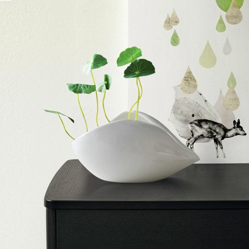 Modern minimali White creative Ceramic conch Vase Plant Vases Tabletop DIY Creative Home Decoration
Modern minimali White creative Ceramic conch Vase Plant Vases Tabletop DIY Creative Home Decoration