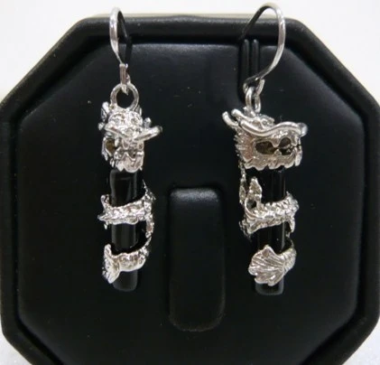 2 colors wholesale Vogue green/black stone silver plated dragon Jewelry earring
2 colors wholesale Vogue green/black stone silver plated dragon Jewelry earring