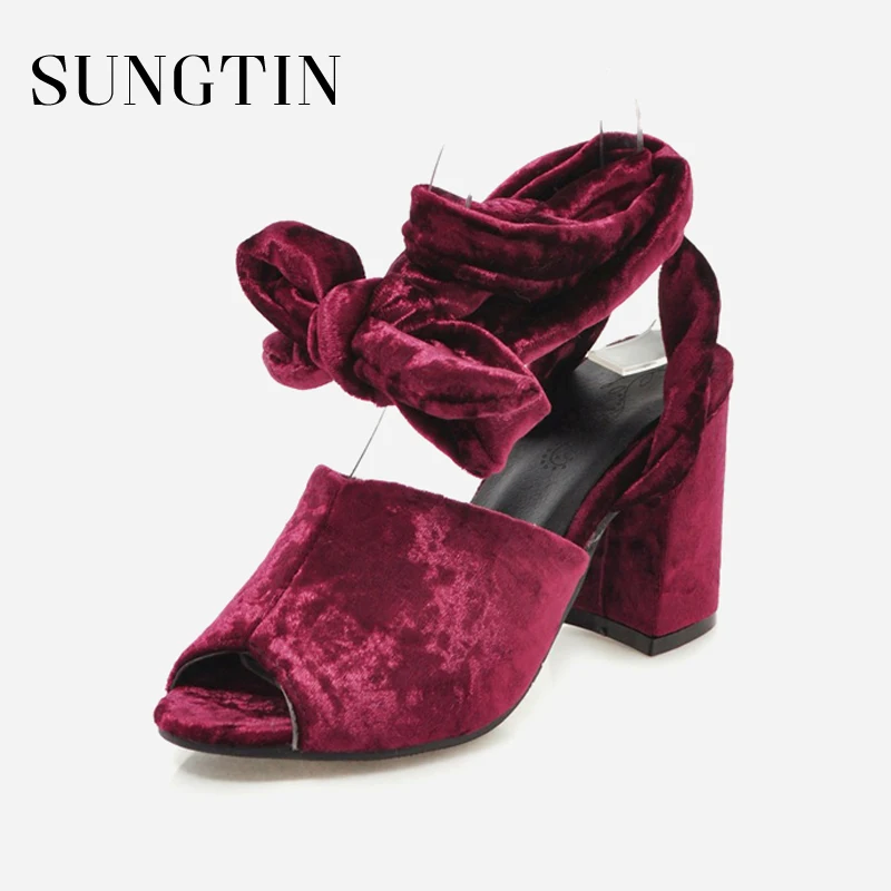 Sungtin Sexy Velvet Bandage Gladiator Sandals Women Slingback Block High Heels Lady Peep Toe Heeled Sandals Evening Party Shoes
Sungtin Sexy Velvet Bandage Gladiator Sandals Women Slingback Block High Heels Lady Peep Toe Heeled Sandals Evening Party Shoes