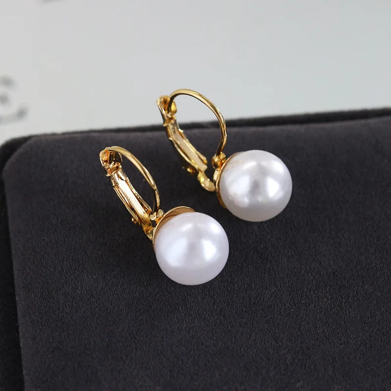 New Summer Fashion Vintage Gold Pearl study Earrings For Women party Jewelry Accessory Brincos High Quality
New Summer Fashion Vintage Gold Pearl study Earrings For Women party Jewelry Accessory Brincos High Quality