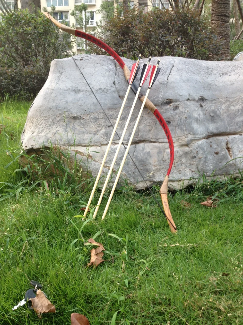 Red pigskin longbow Traditional Chinese longbow truly handmade Achery longbow for sports hunting +3 wood Arrow
Red pigskin longbow Traditional Chinese longbow truly handmade Achery longbow for sports hunting +3 wood Arrow