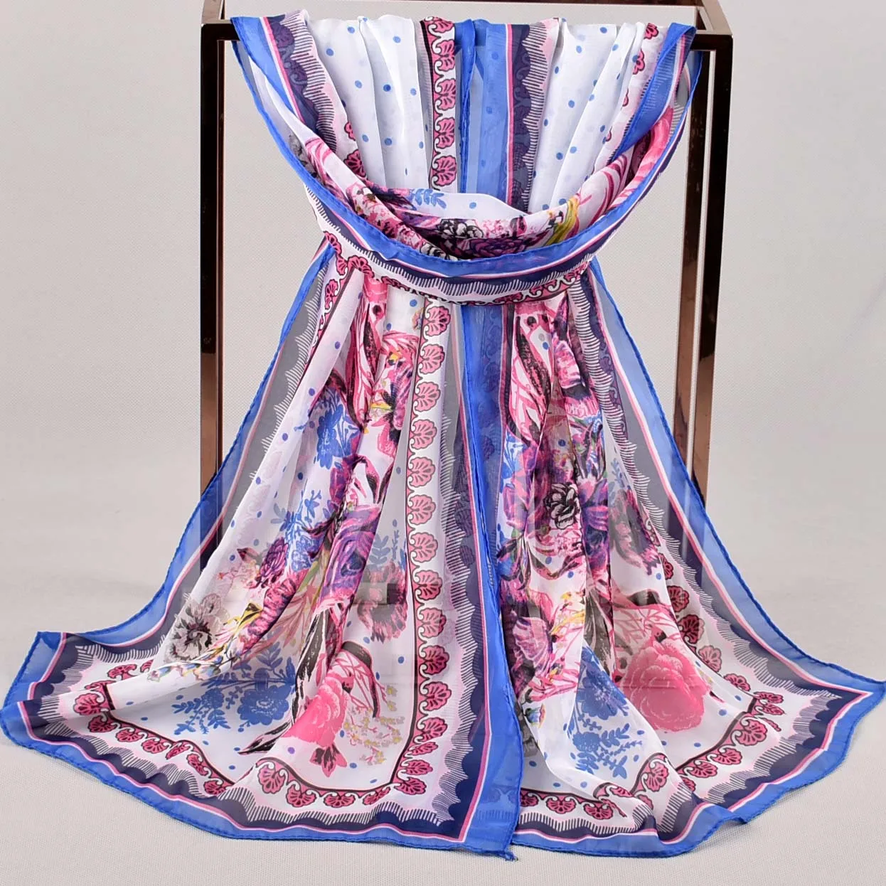 2019 fashion embroidered chiffon ladies scarf beach towel hot large yards silky elegant scarves women full postage wholesale
2019 fashion embroidered chiffon ladies scarf beach towel hot large yards silky elegant scarves women full postage wholesale