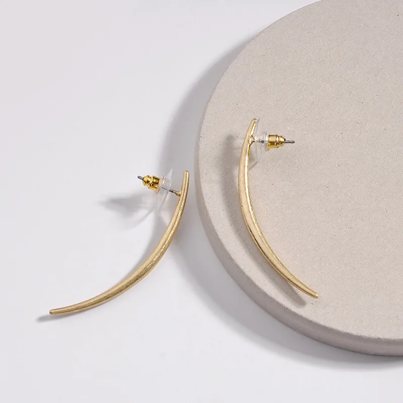 UJBOX European American Earrings 2018 Women Alloy Crescent Earrings Simple Female Party Statement Drop Dangle Earrings.
UJBOX European American Earrings 2018 Women Alloy Crescent Earrings Simple Female Party Statement Drop Dangle Earrings.