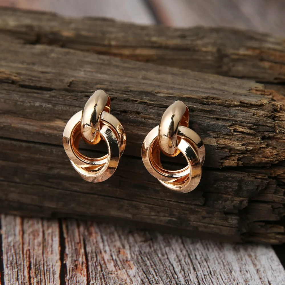 2019 New Fashion Silver Gold Color Twisted Metal Round Circle Earrings For Women Girls Statement High Street Punk Jewelry
2019 New Fashion Silver Gold Color Twisted Metal Round Circle Earrings For Women Girls Statement High Street Punk Jewelry