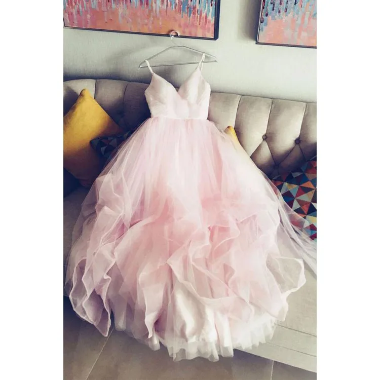 Sexy Spaghetti Straps Prom Dress Tulle V Neck Ruffles Floor Length Backless Women Evening Dresses High Quality Long Party Gowns
Sexy Spaghetti Straps Prom Dress Tulle V Neck Ruffles Floor Length Backless Women Evening Dresses High Quality Long Party Gowns