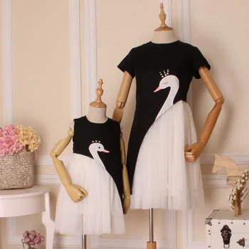 Mom Girls Dress Mother Daughter Cartoon Swan Dress 2019 Summer Mommy Girl Matching Twinning Party Dress Family Look Outfits J98
Mom Girls Dress Mother Daughter Cartoon Swan Dress 2019 Summer Mommy Girl Matching Twinning Party Dress Family Look Outfits J98
