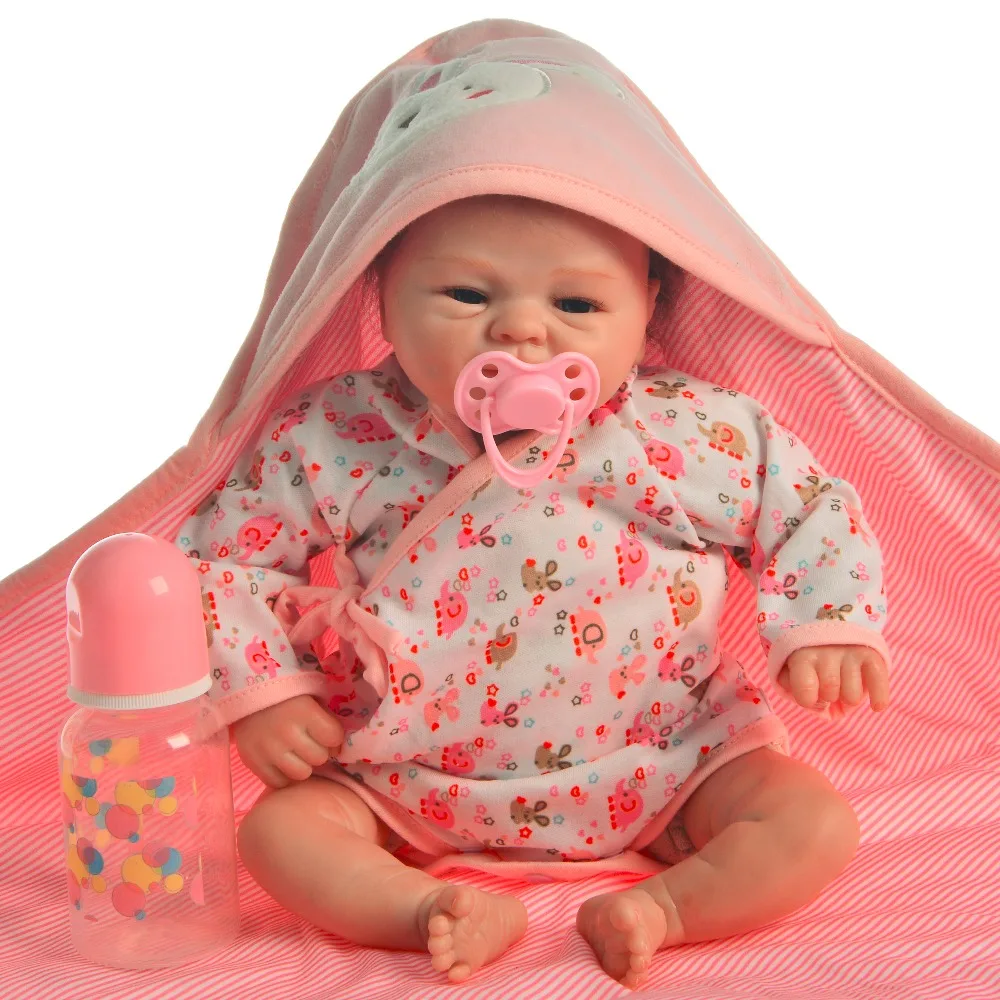 real 50cm Silicone Reborn Baby Doll Unique smiley design bebe Boneca Reborn Girl Doll Vinyl Body alive Kids Playmates Toys gift
real 50cm Silicone Reborn Baby Doll Unique smiley design bebe Boneca Reborn Girl Doll Vinyl Body alive Kids Playmates Toys gift