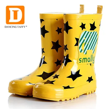 Fashion Kids Rainboots New 2019 Girls Boots Children Shoes Cartoon Cat Mid Calf Rain Boots For Baby Girls Rubber Shoes Size23-36
Fashion Kids Rainboots New 2019 Girls Boots Children Shoes Cartoon Cat Mid Calf Rain Boots For Baby Girls Rubber Shoes Size23-36